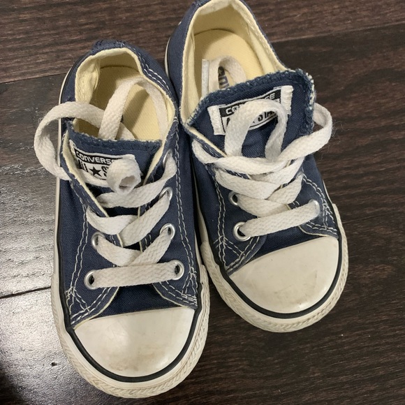Converse shoes - Picture 2 of 3